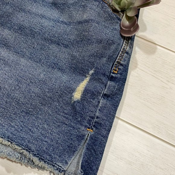 NWOT Levi's High Rise Denim Shorts - Picture 3 of 4